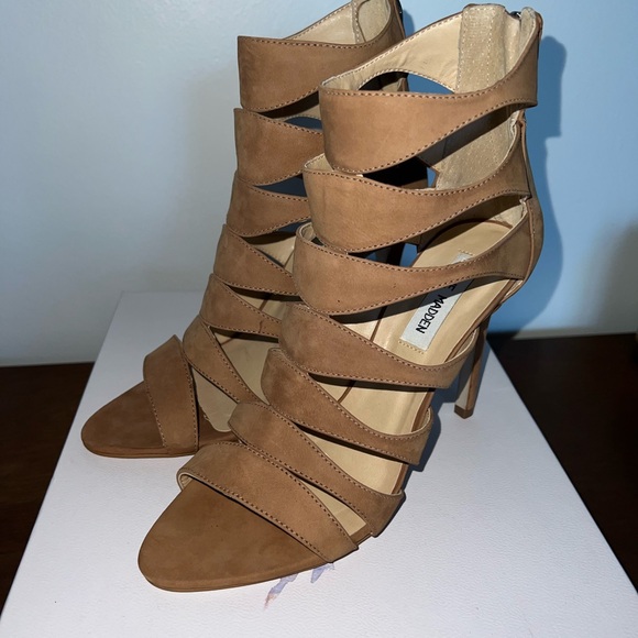 Steve Madden Tan Heels - Picture 3 of 7